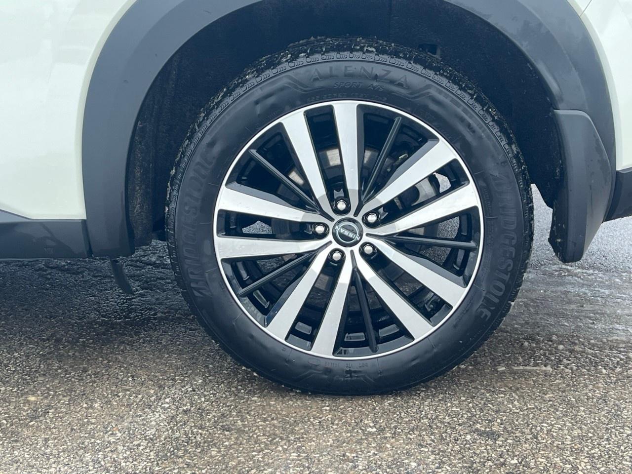 2023 Nissan Pathfinder Platinum 4WD Photo