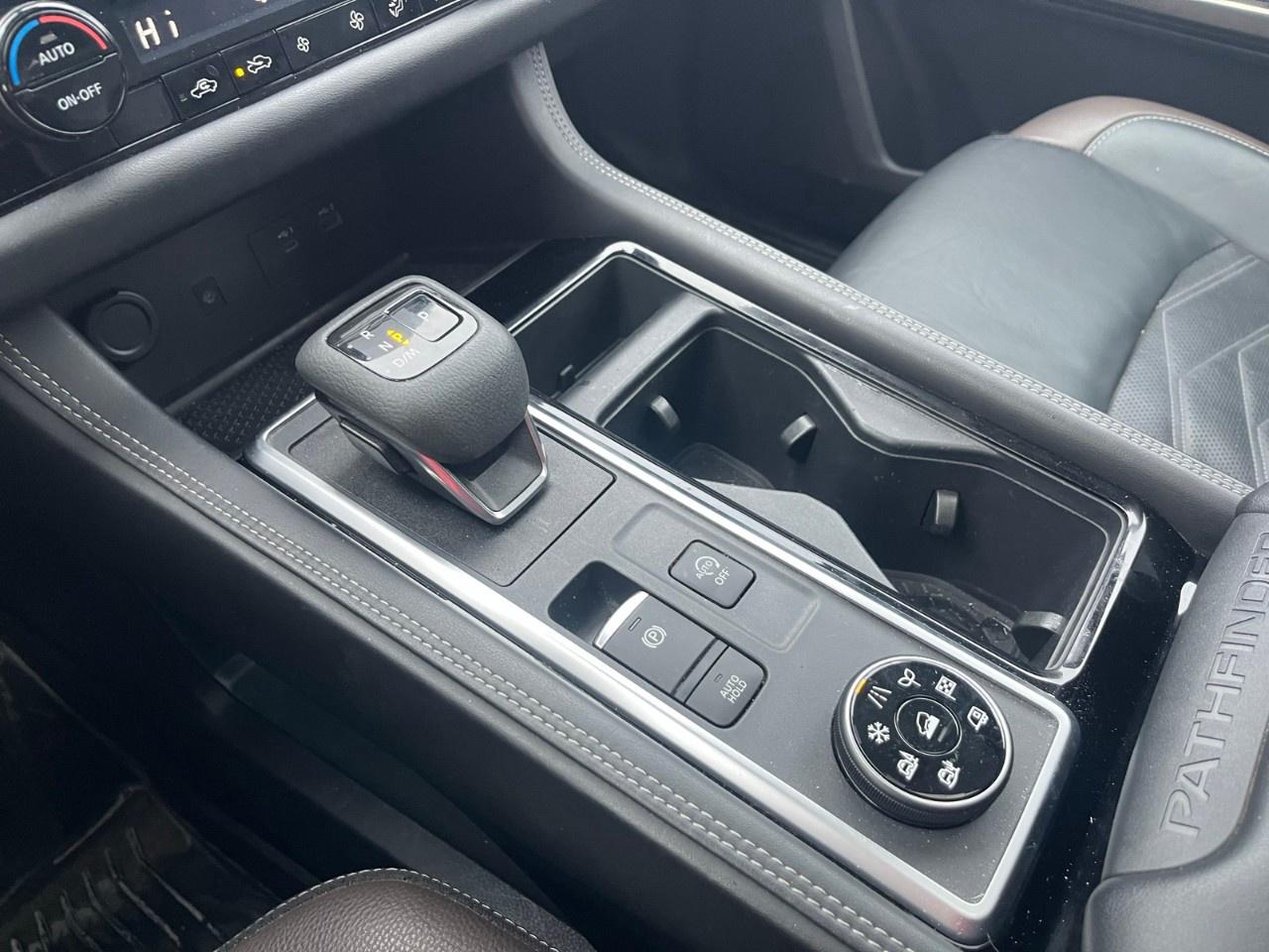 2023 Nissan Pathfinder Platinum 4WD Photo