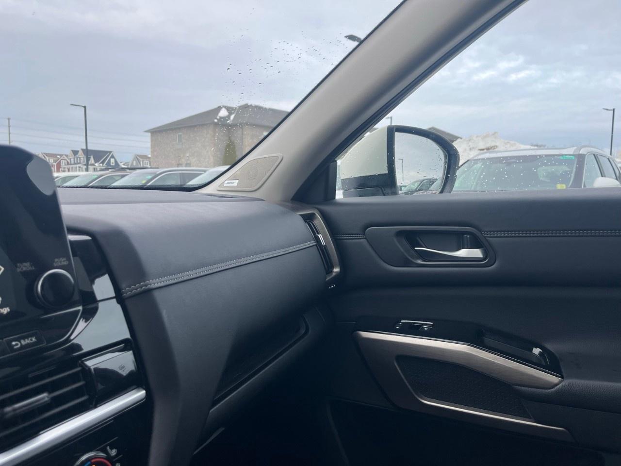 2023 Nissan Pathfinder Platinum 4WD Photo