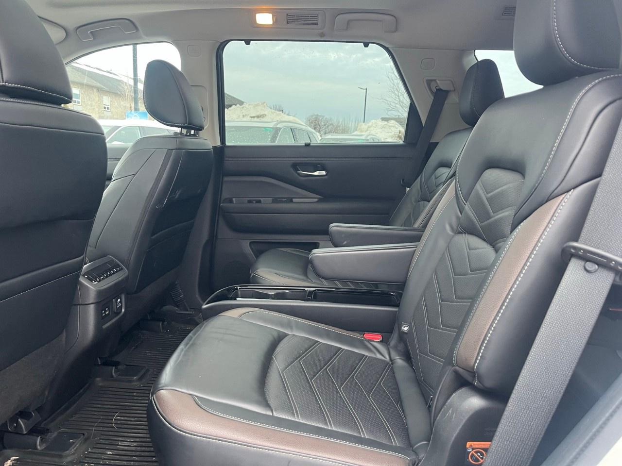 2023 Nissan Pathfinder Platinum 4WD Photo