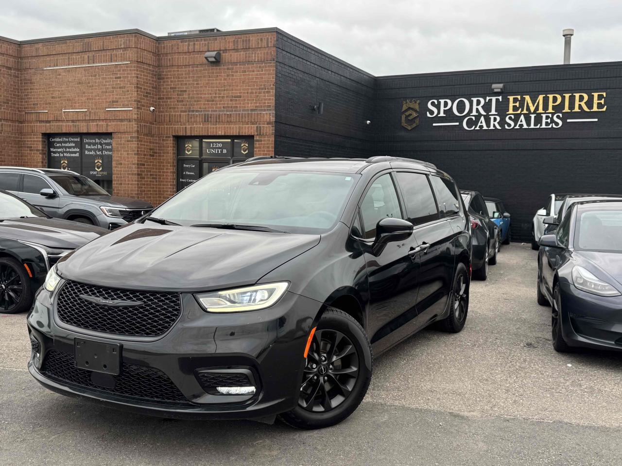 Used 2022 Chrysler Pacifica Touring for sale in Mississauga, ON