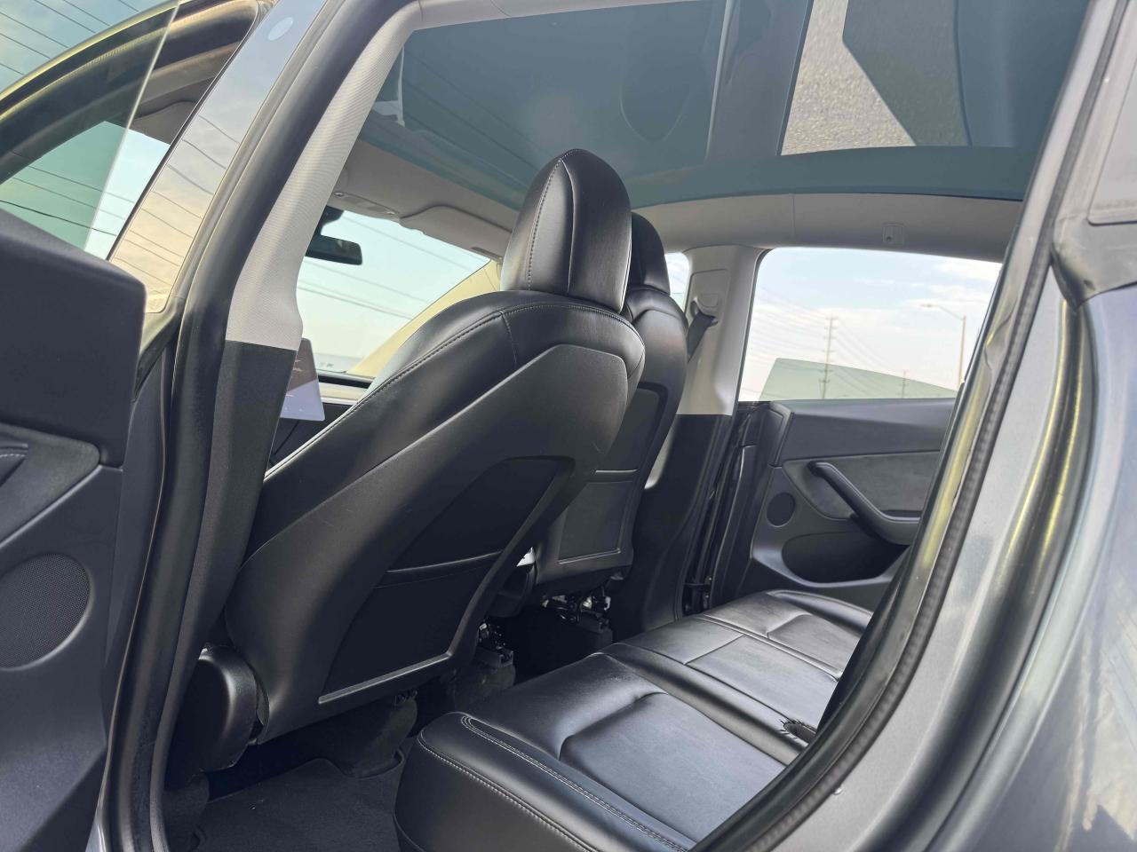 2022 Tesla Model Y LONG RANGE - Photo #9
