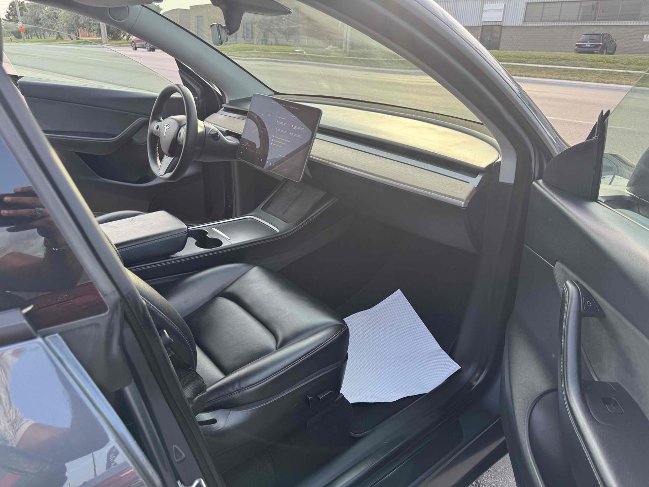2022 Tesla Model Y LONG RANGE - Photo #16