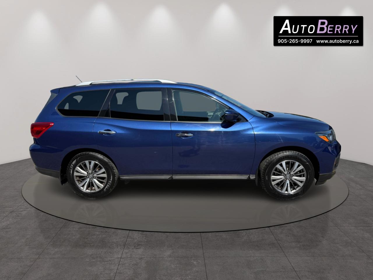 2018 Nissan Pathfinder SV 4X4 Photo