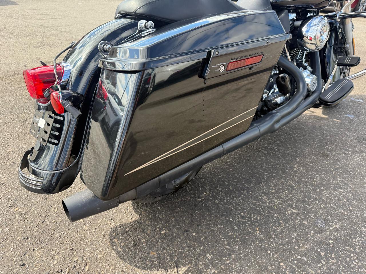 2011 Harley-Davidson FLTRU Road Glide Ultra 103CI, 6 SPD,DAMAGED, NO KEYS, CLEAN TITLE, AS IS - Photo #12