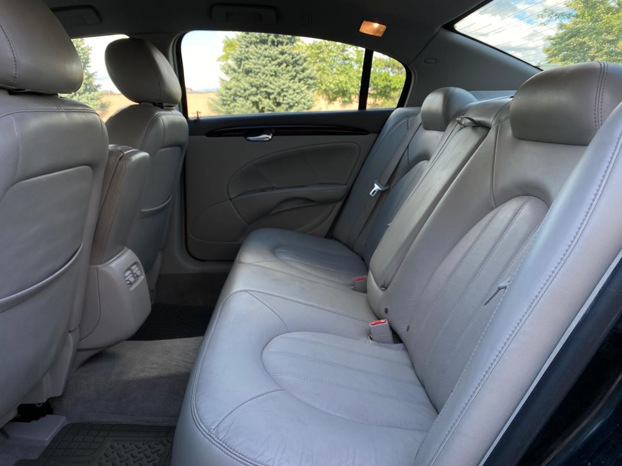 2010 Buick Lucerne CXL - Photo #12