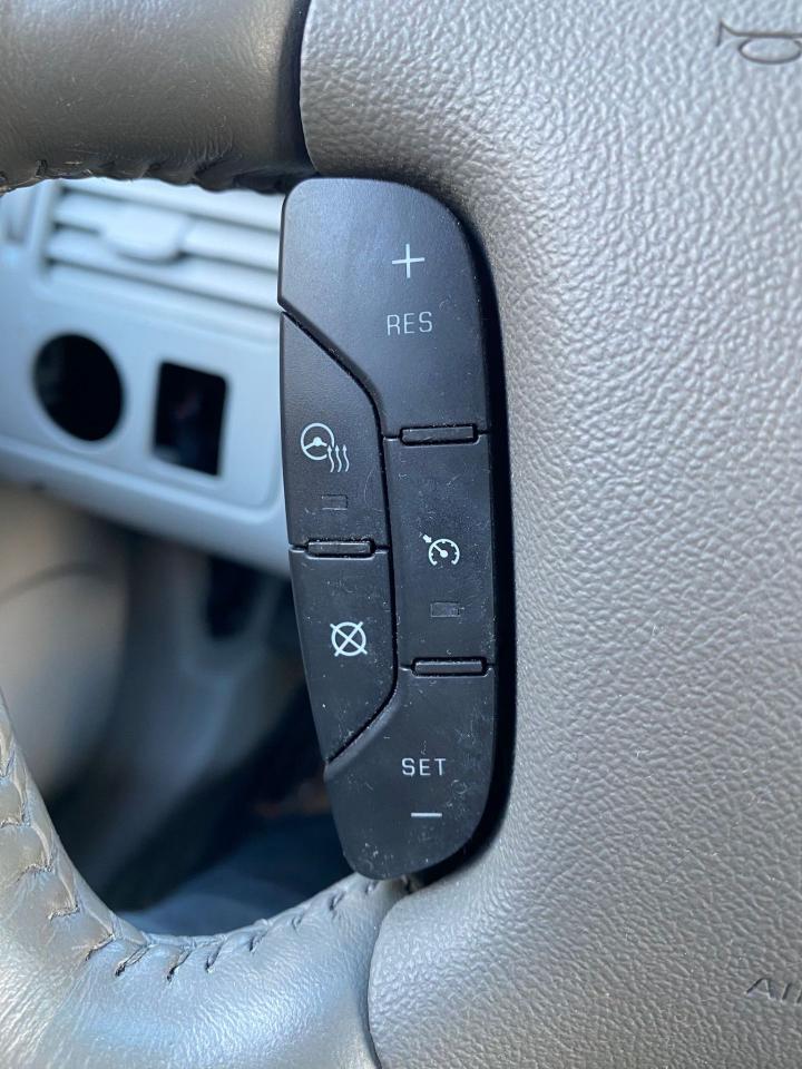 2010 Buick Lucerne CXL - Photo #20