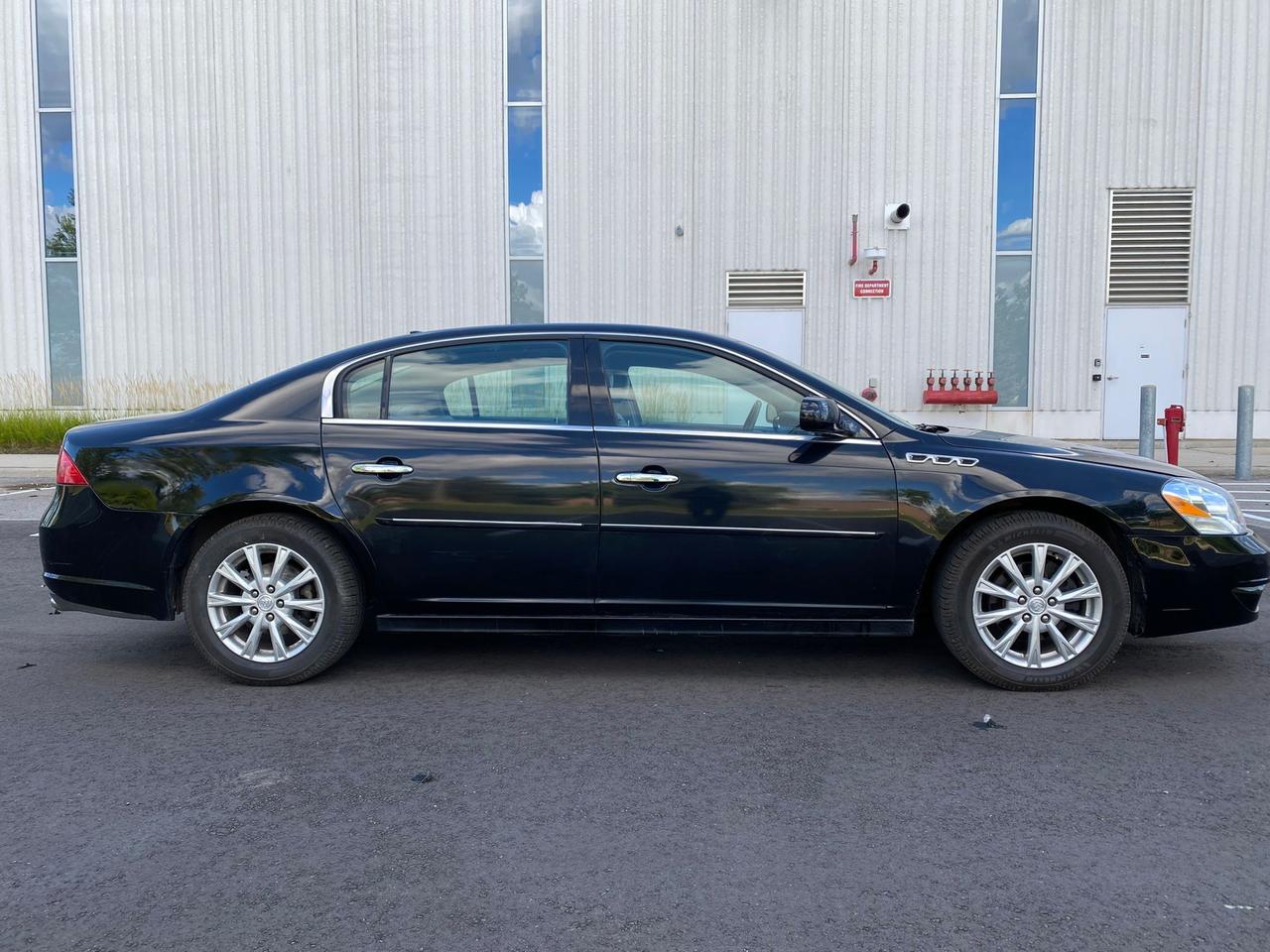 2010 Buick Lucerne CXL - Photo #1