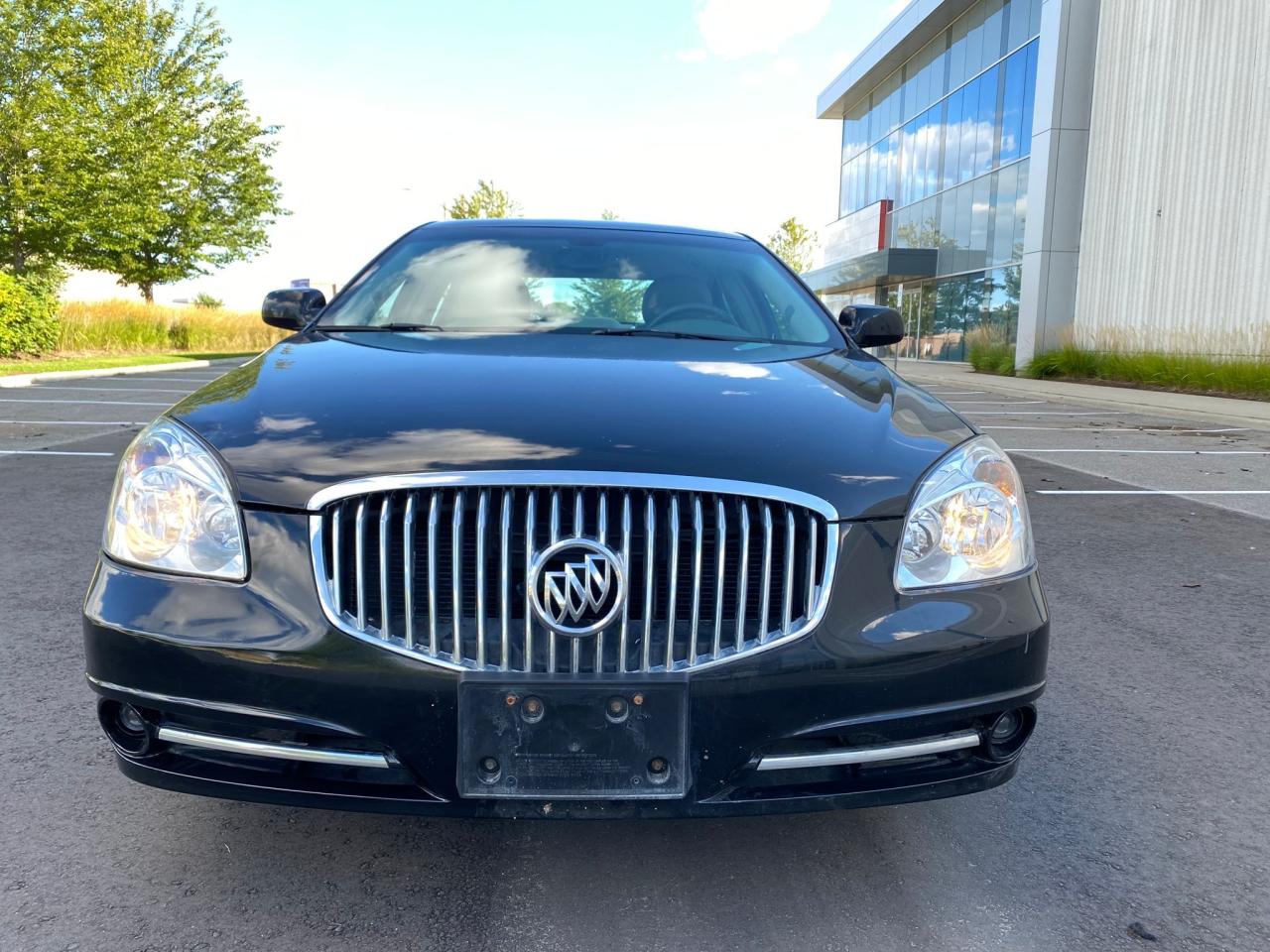 2010 Buick Lucerne CXL Photo3