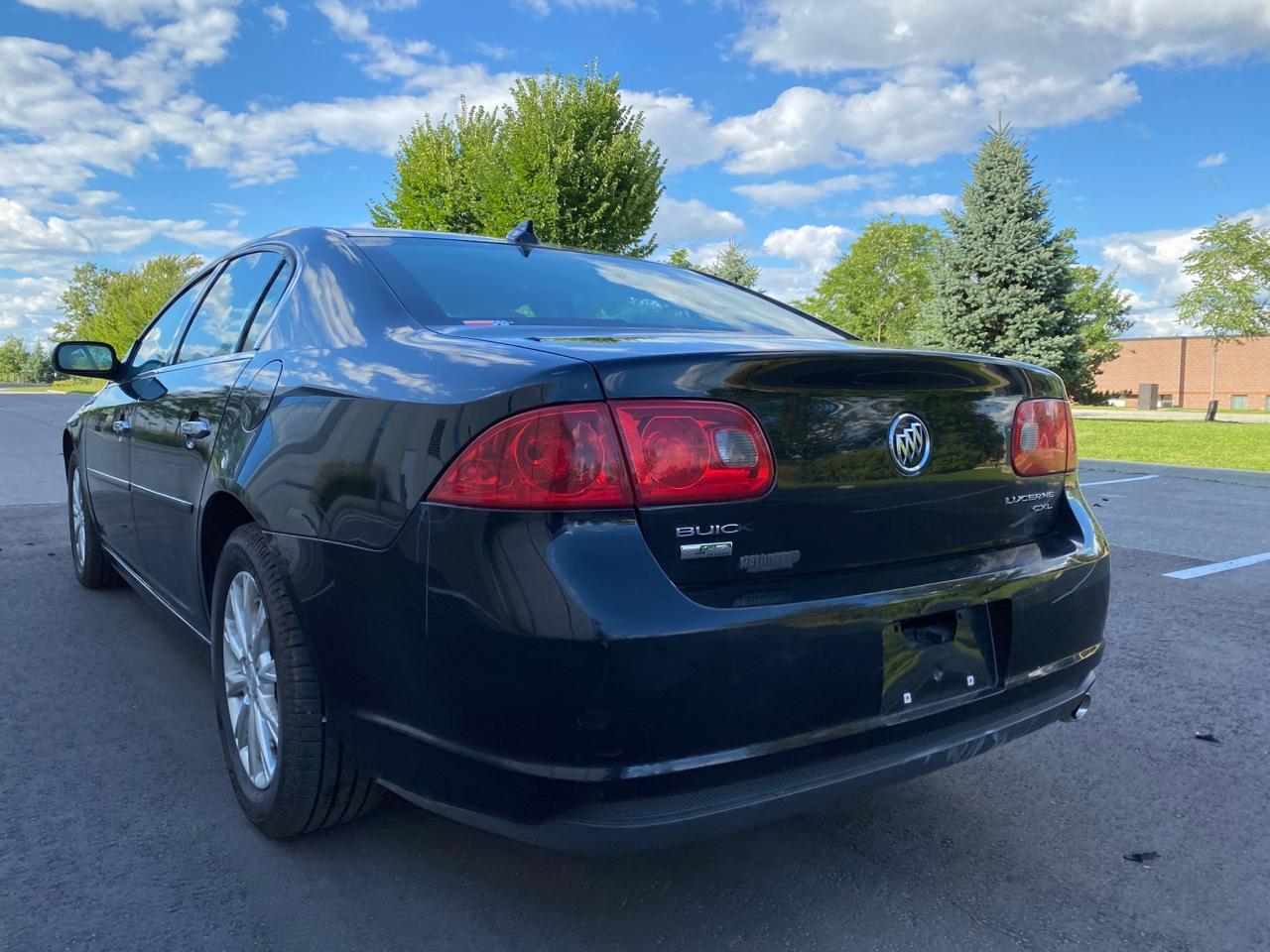 2010 Buick Lucerne CXL Photo2