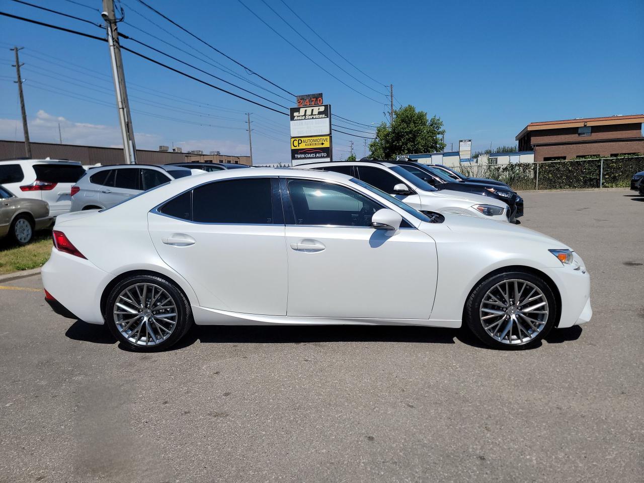 2015 Lexus IS 250 NAVI | AWD | CLEAN - Photo #4