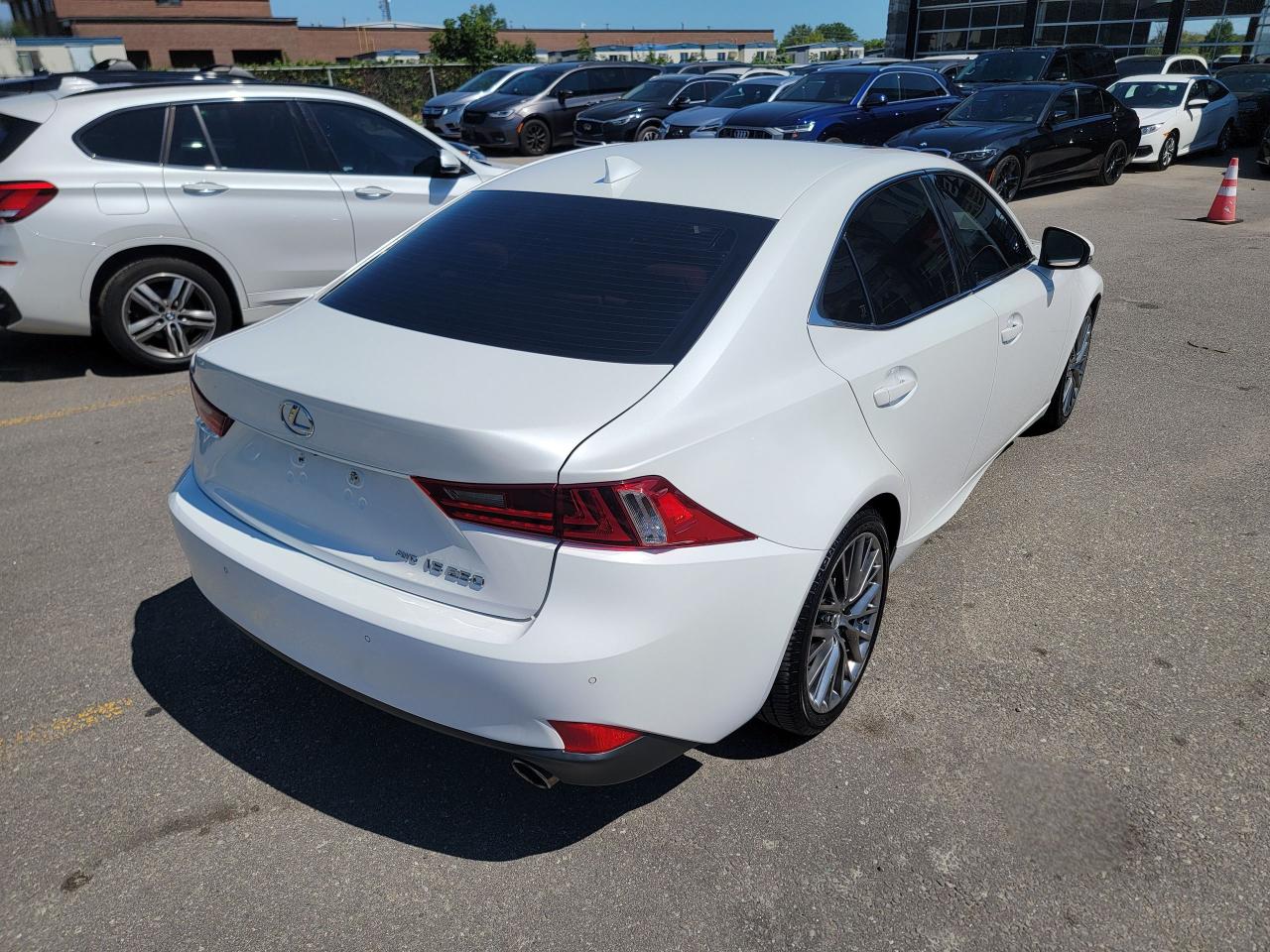 2015 Lexus IS 250 NAVI | AWD | CLEAN Photo4