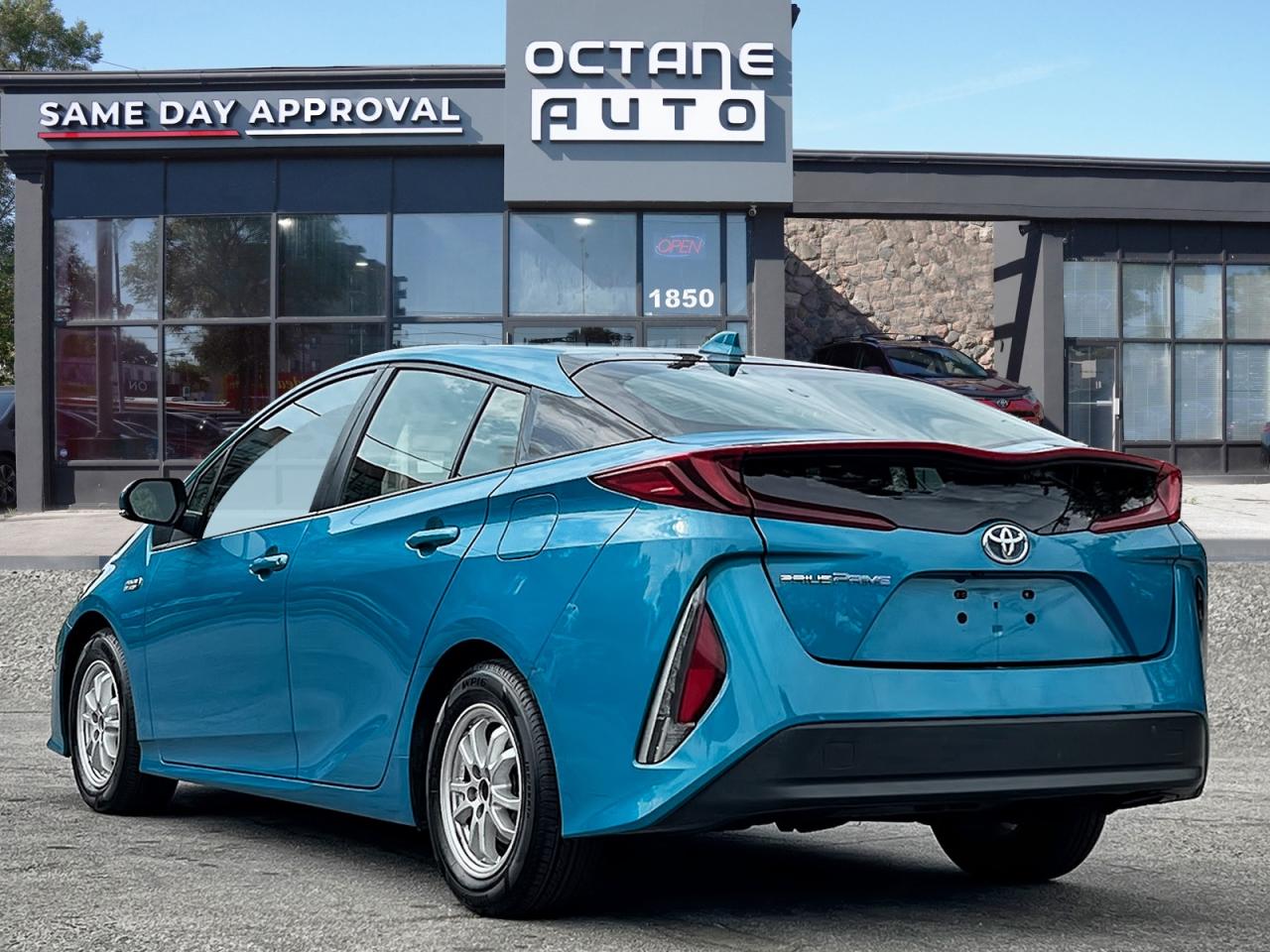 2021 Toyota Prius PRIME - Photo #4