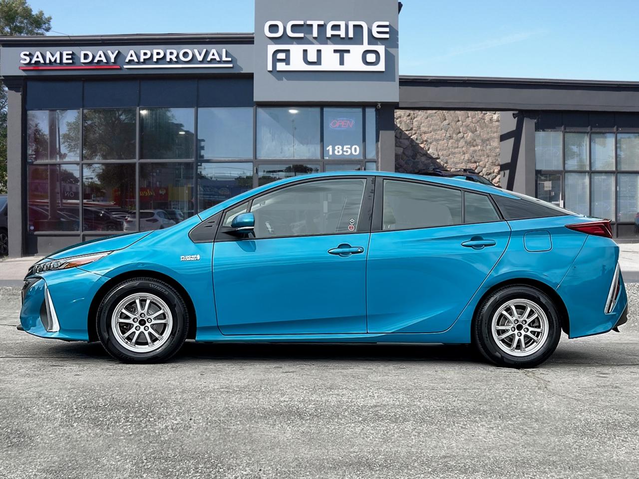 2021 Toyota Prius PRIME - Photo #3