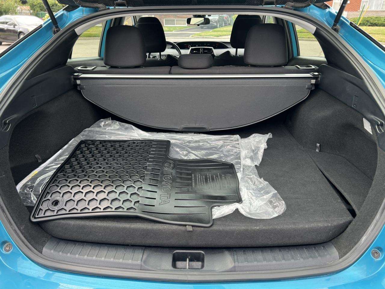 2021 Toyota Prius PRIME - Photo #10