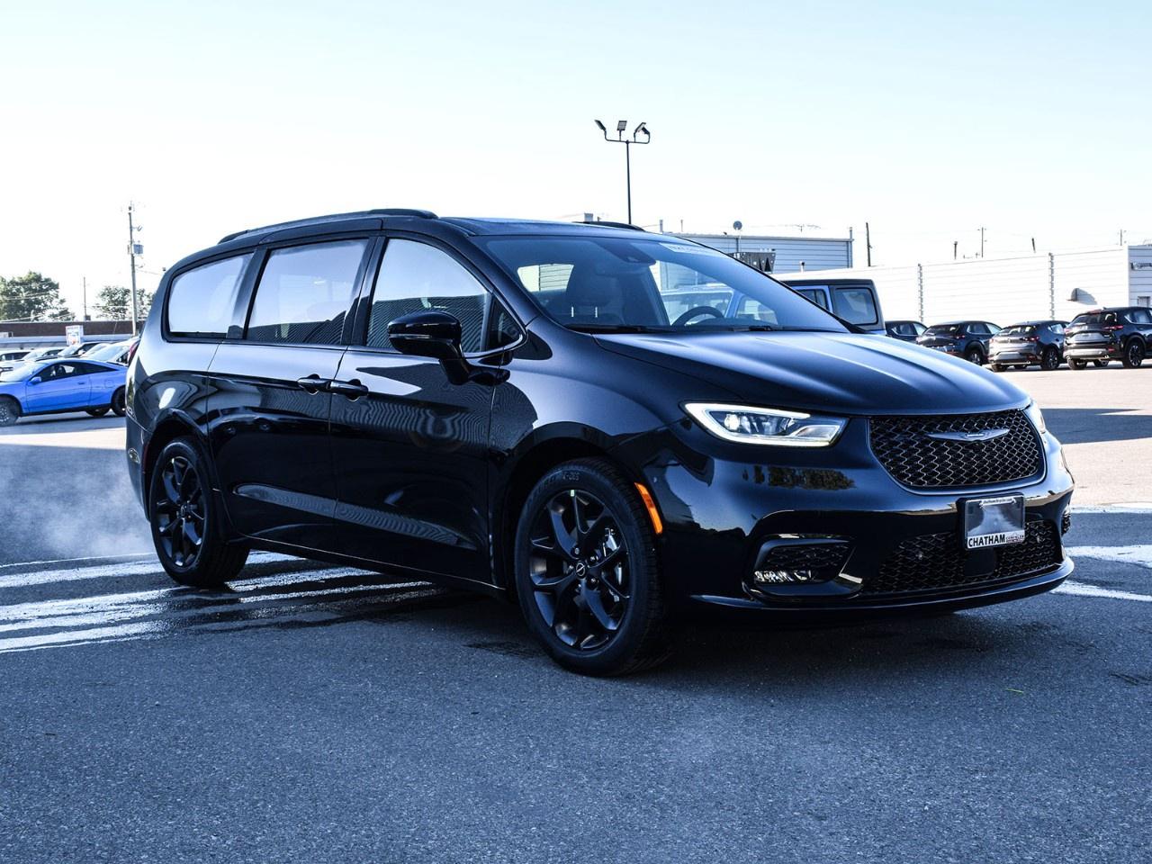 2026 Chrysler Pacifica Limited FWD Photo4