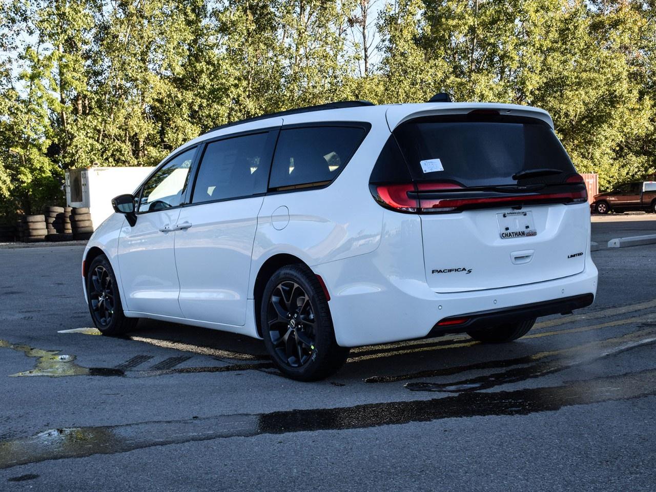 2026 Chrysler Pacifica Limited FWD Photo