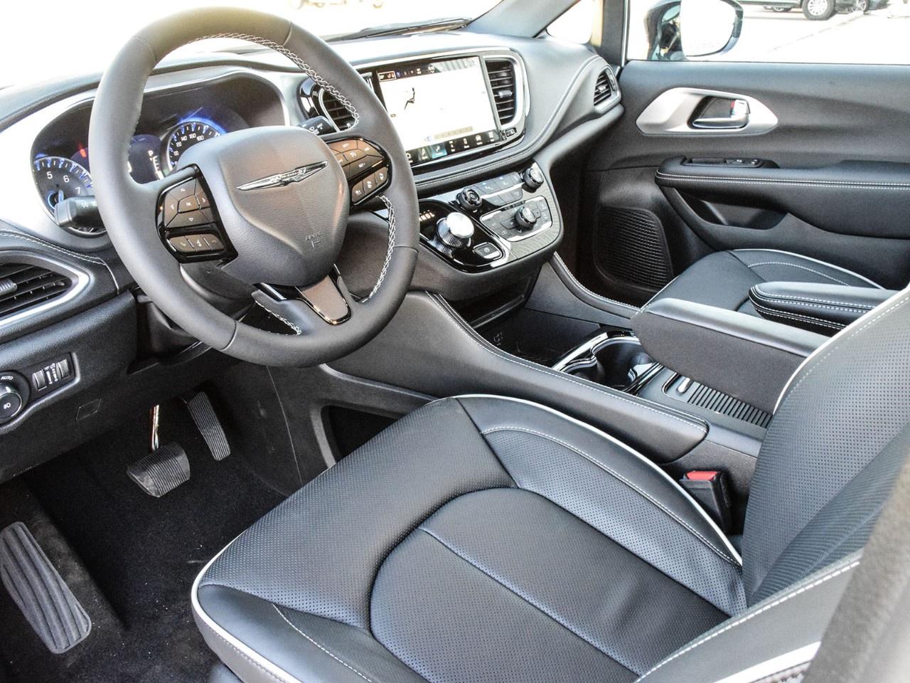 2026 Chrysler Pacifica Limited FWD Photo