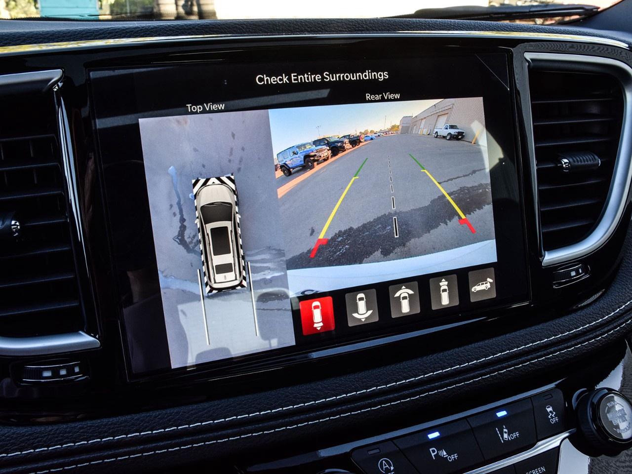 2026 Chrysler Pacifica Limited FWD Photo