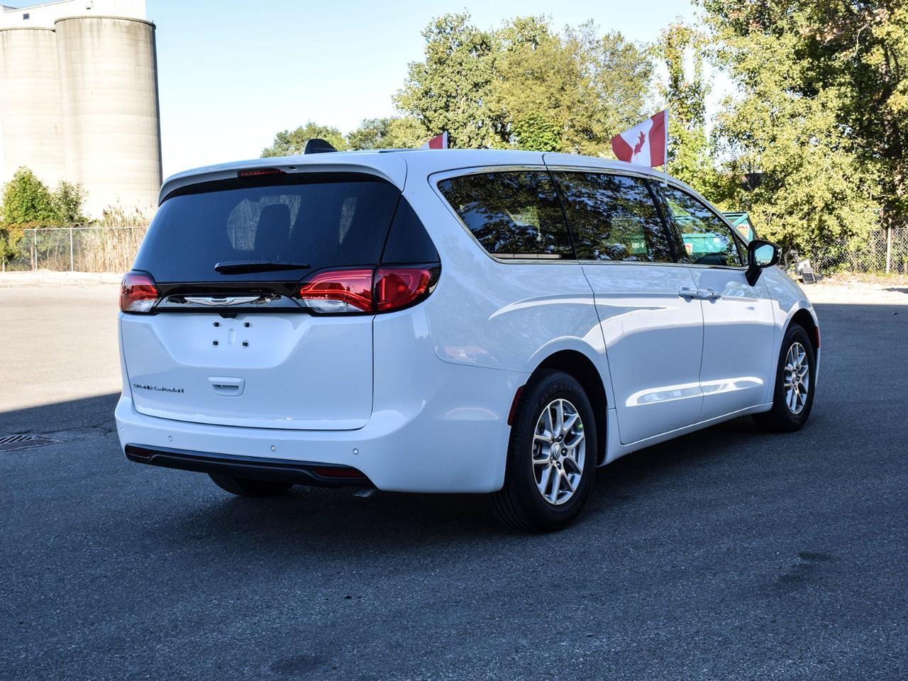 2026 Dodge Grand Caravan SXT 2WD Photo3