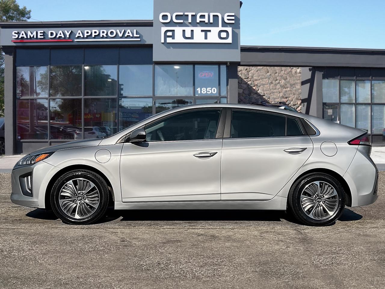 2021 Hyundai IONIQ Plug-In Hybrid Ultimate Hatchback - Photo #3