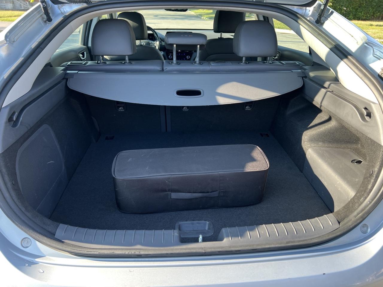 2021 Hyundai IONIQ Plug-In Hybrid Ultimate Hatchback - Photo #9