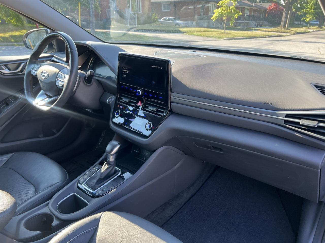 2021 Hyundai IONIQ Plug-In Hybrid Ultimate Hatchback - Photo #12