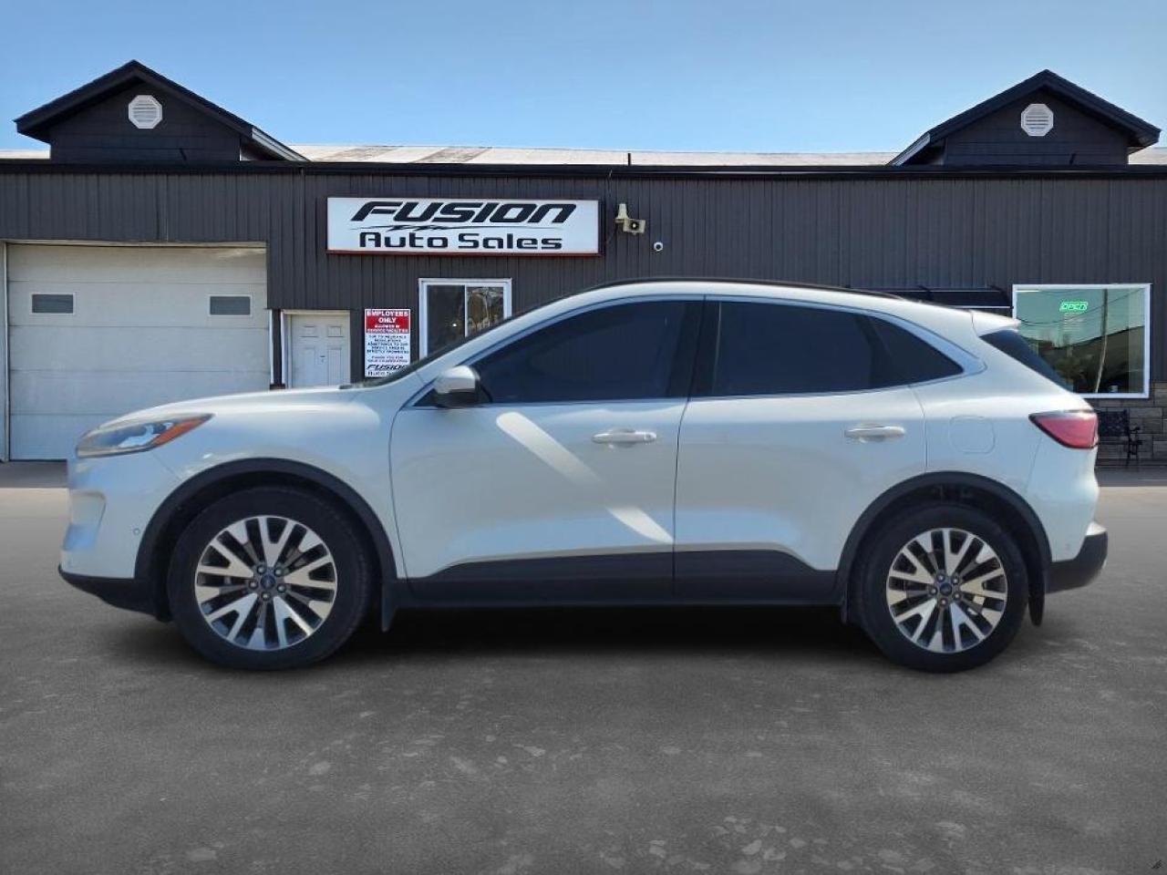 2020 Ford Escape Titanium AWD-LEATHER-PAN ROOF-NAVIGATION-REMOTE ST - Photo #2
