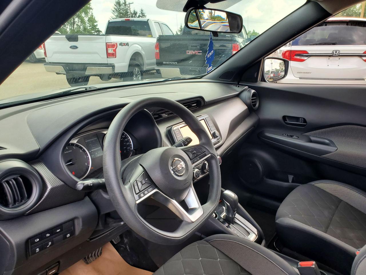 2020 Nissan Kicks S Photo