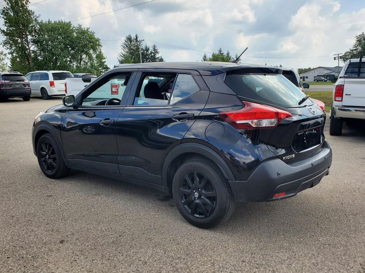 2020 Nissan Kicks S Photo1