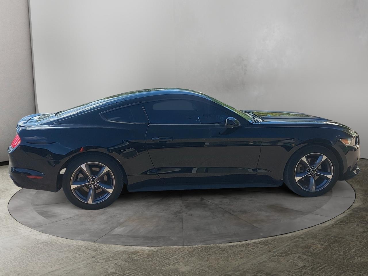 2017 Ford Mustang V6 Photo