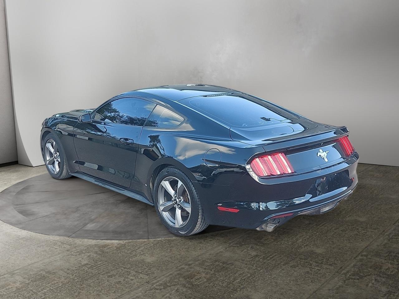 2017 Ford Mustang V6 Photo2