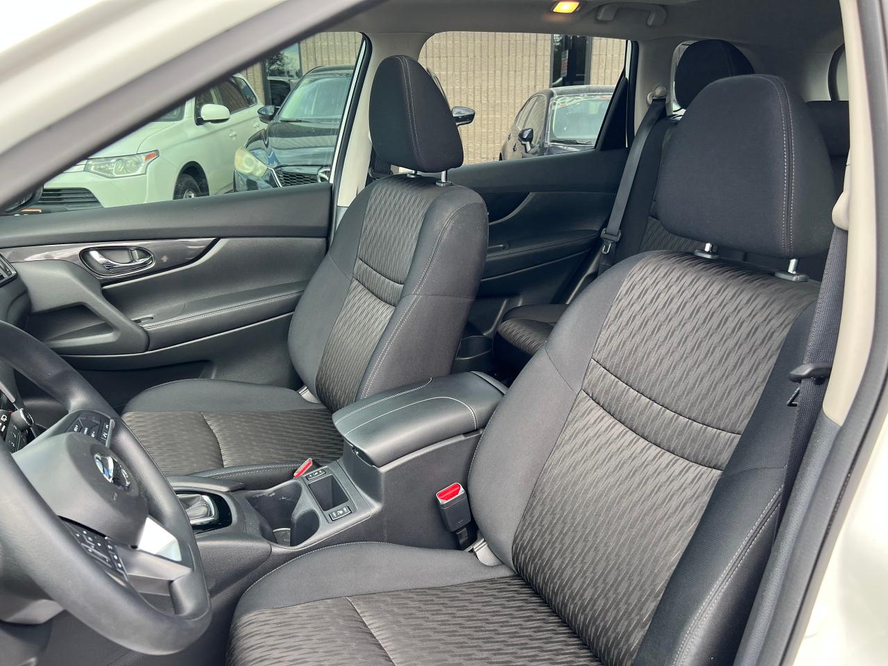 2017 Nissan Rogue AWD 4dr SV - Photo #9