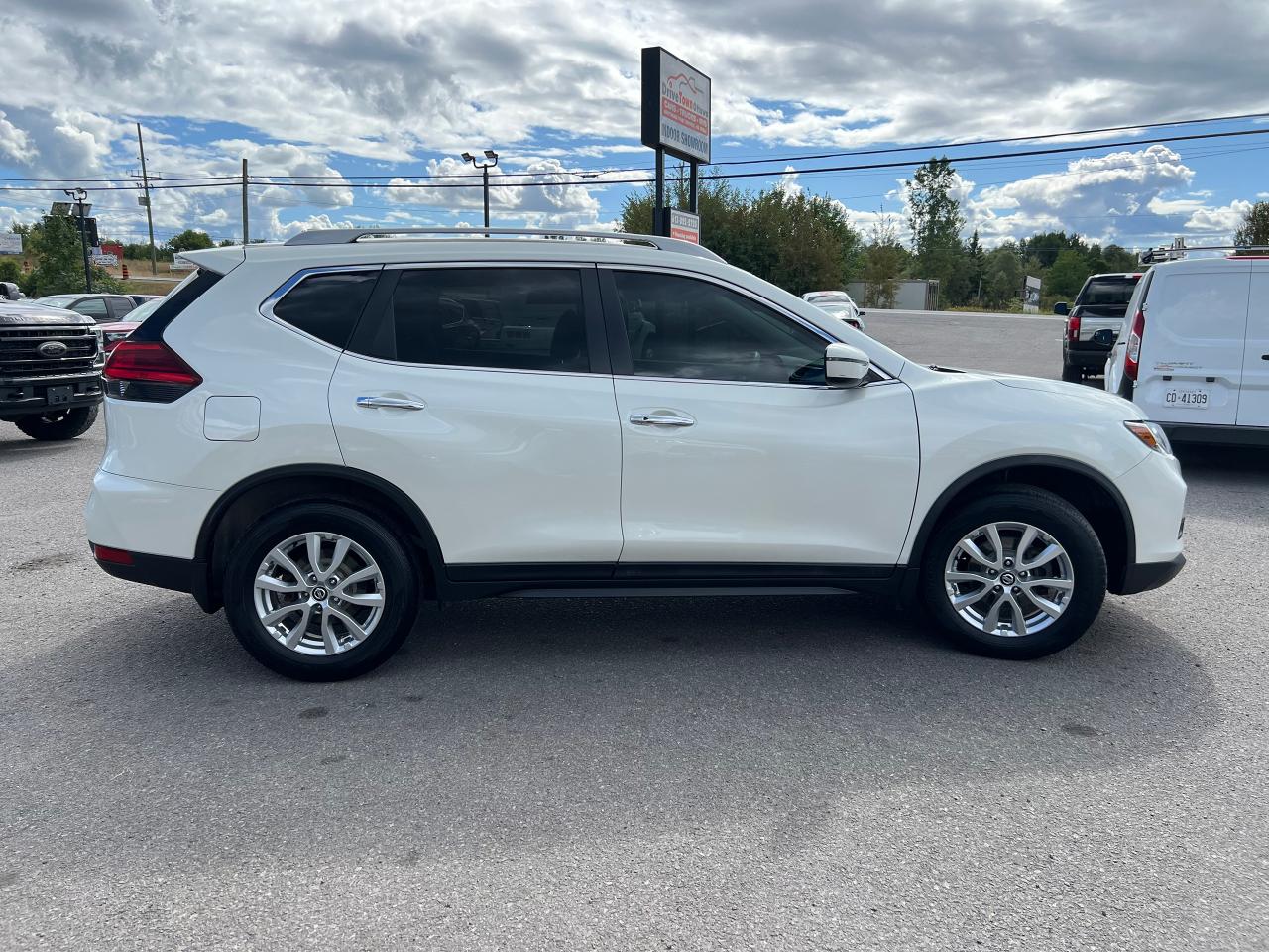 2017 Nissan Rogue AWD 4dr SV - Photo #3