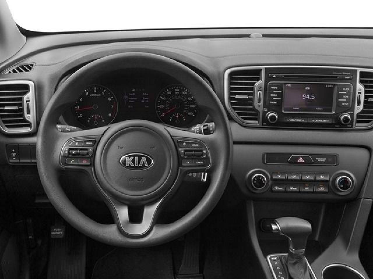 2017 Kia Sportage LX/ LOW KMS / NO ACCIDENT / REAR CAM/ HEATED SEATS - Photo #2