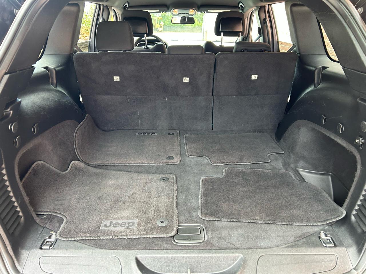 2016 Jeep Grand Cherokee Laredo - Photo #14