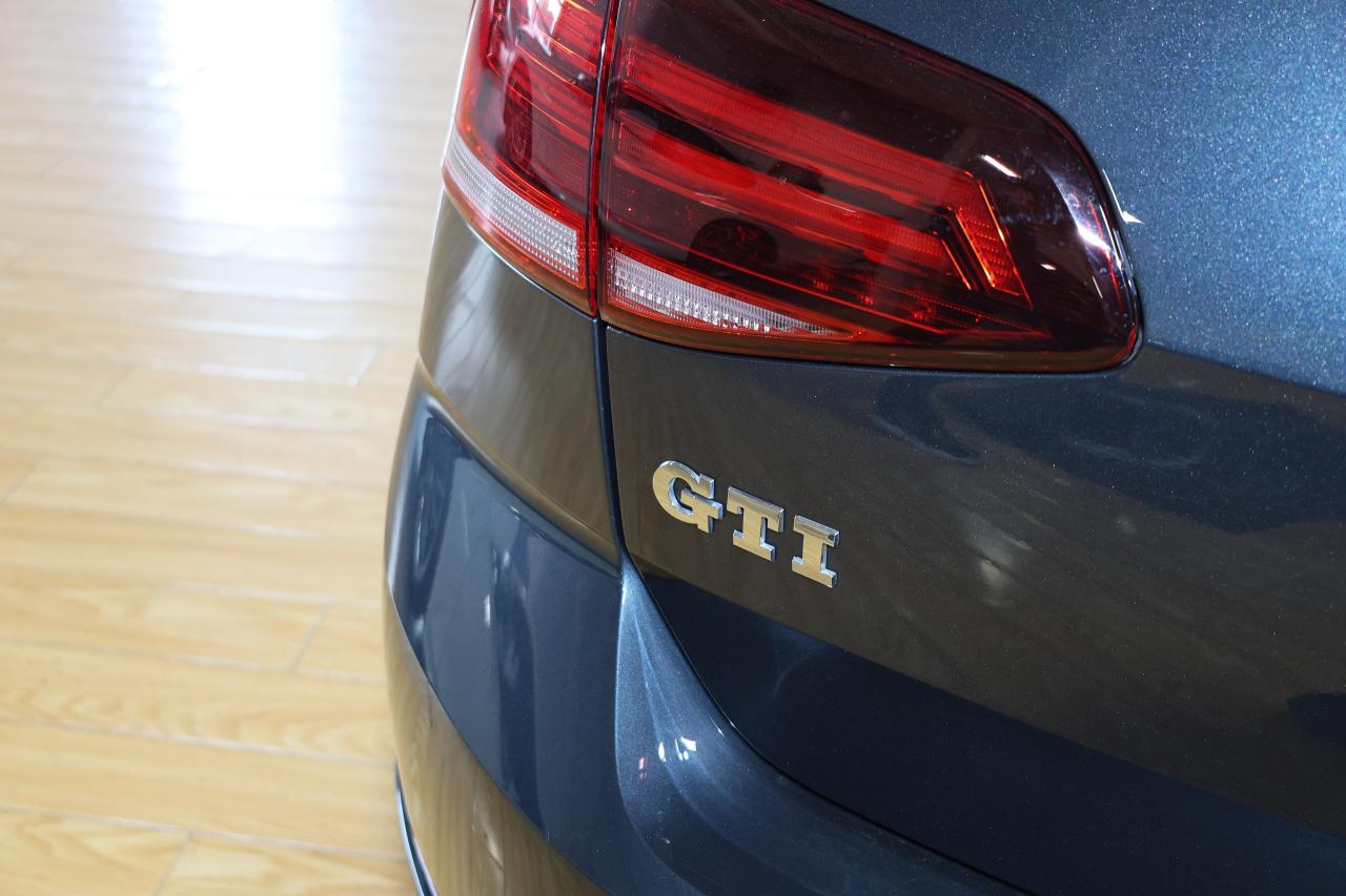 2018 Volkswagen Golf GTI M/T - LOW KM|ONE OWNER|CAMERA|HEATED SEATS - Photo #6