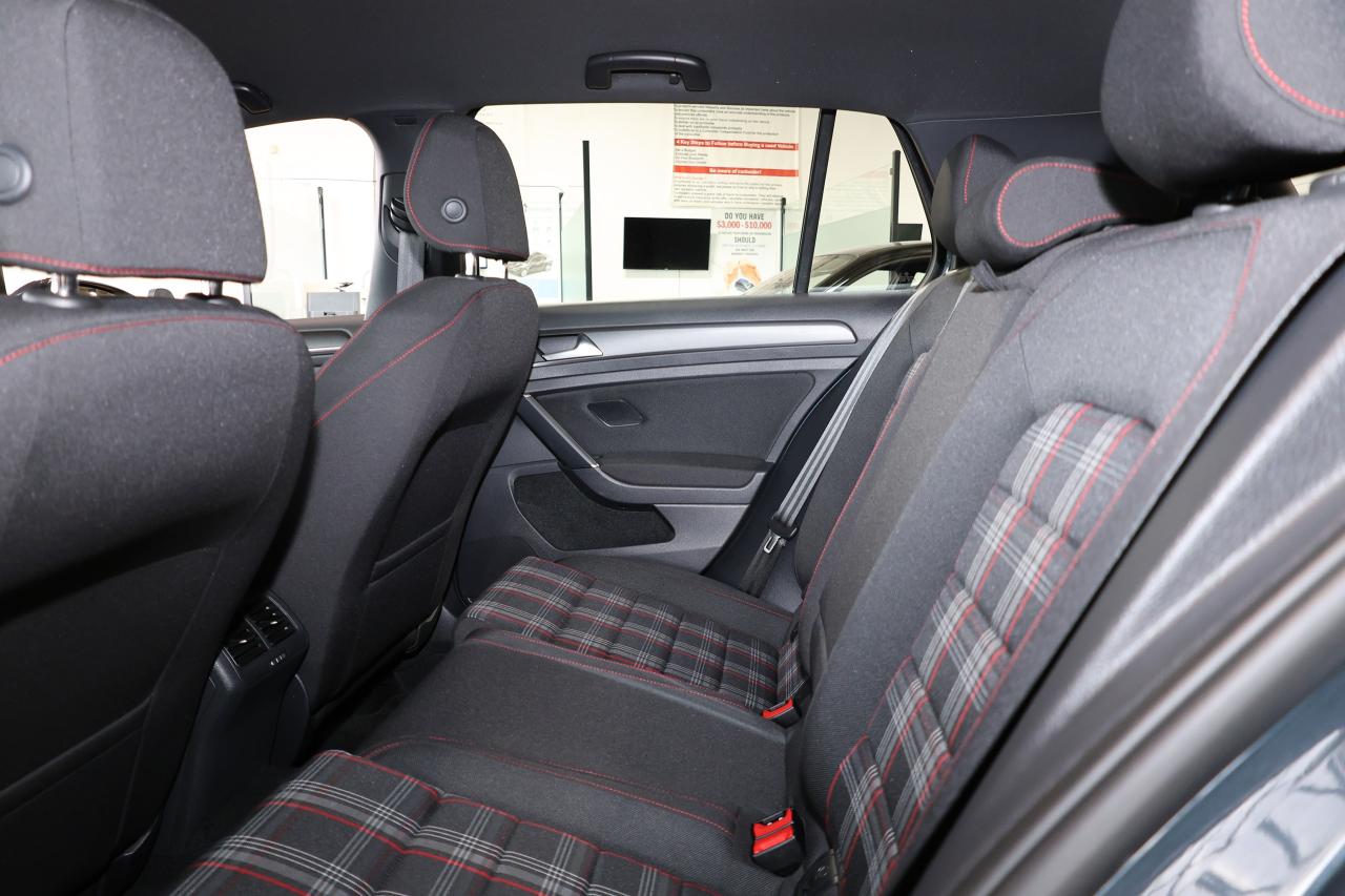 2018 Volkswagen Golf GTI M/T - LOW KM|ONE OWNER|CAMERA|HEATED SEATS - Photo #10