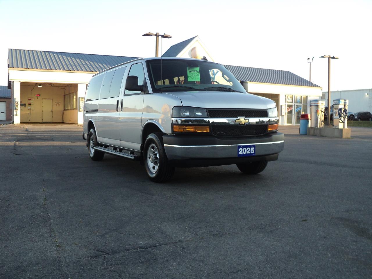 2025 Chevrolet Express 2500 LT RWD 6.6L8cylGas 12 Passenger  135"WB Photo2