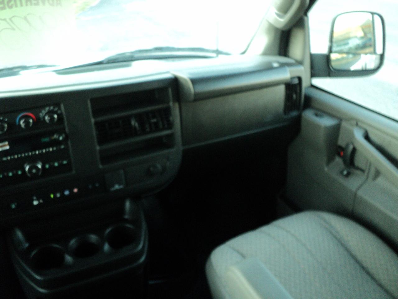 2025 Chevrolet Express 2500 LT RWD 6.6L8cylGas 12 Passenger  135"WB - Photo #14