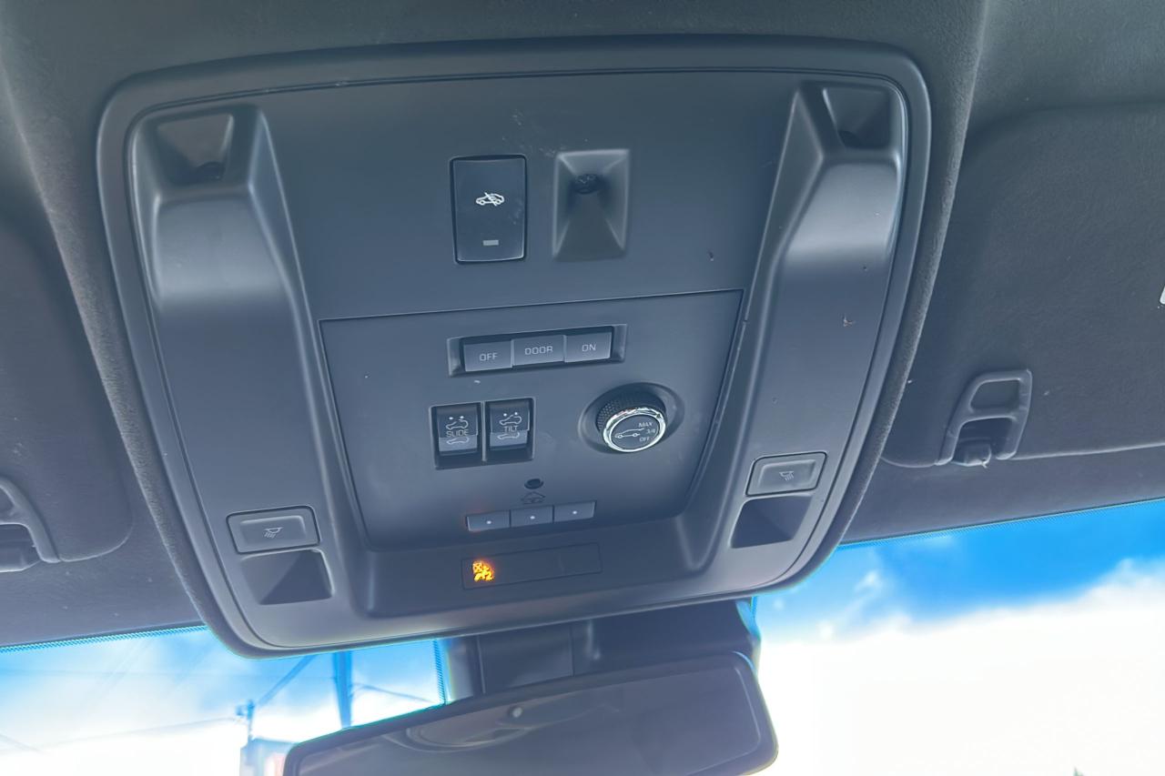 2015 Cadillac Escalade Platinum - Photo #19