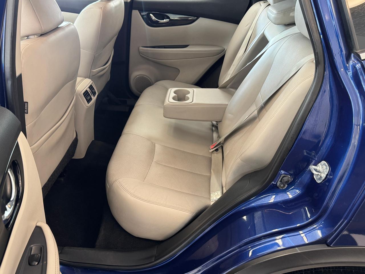 2018 Nissan Qashqai SL+New Tires+Roof+LKA+Adaptive Cruise+CLEAN CARFAX - Photo #28