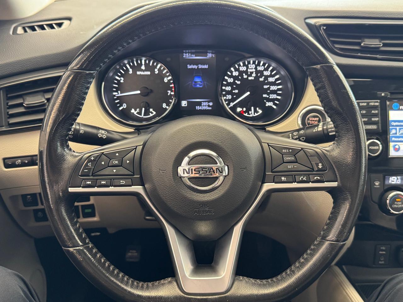 2018 Nissan Qashqai SL+New Tires+Roof+LKA+Adaptive Cruise+CLEAN CARFAX - Photo #16