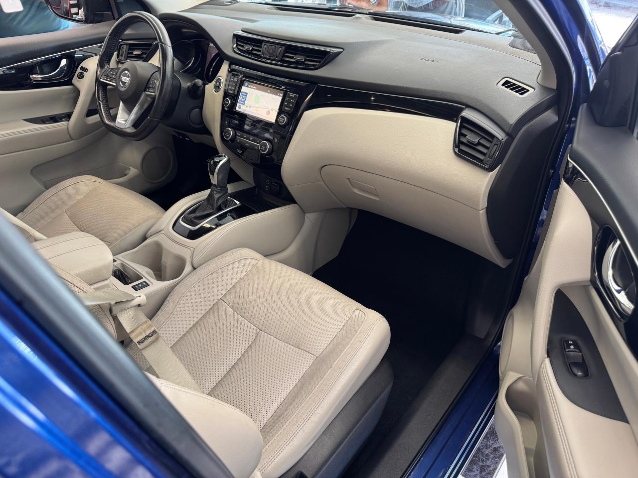 2018 Nissan Qashqai SL+New Tires+Roof+LKA+Adaptive Cruise+CLEAN CARFAX - Photo #25