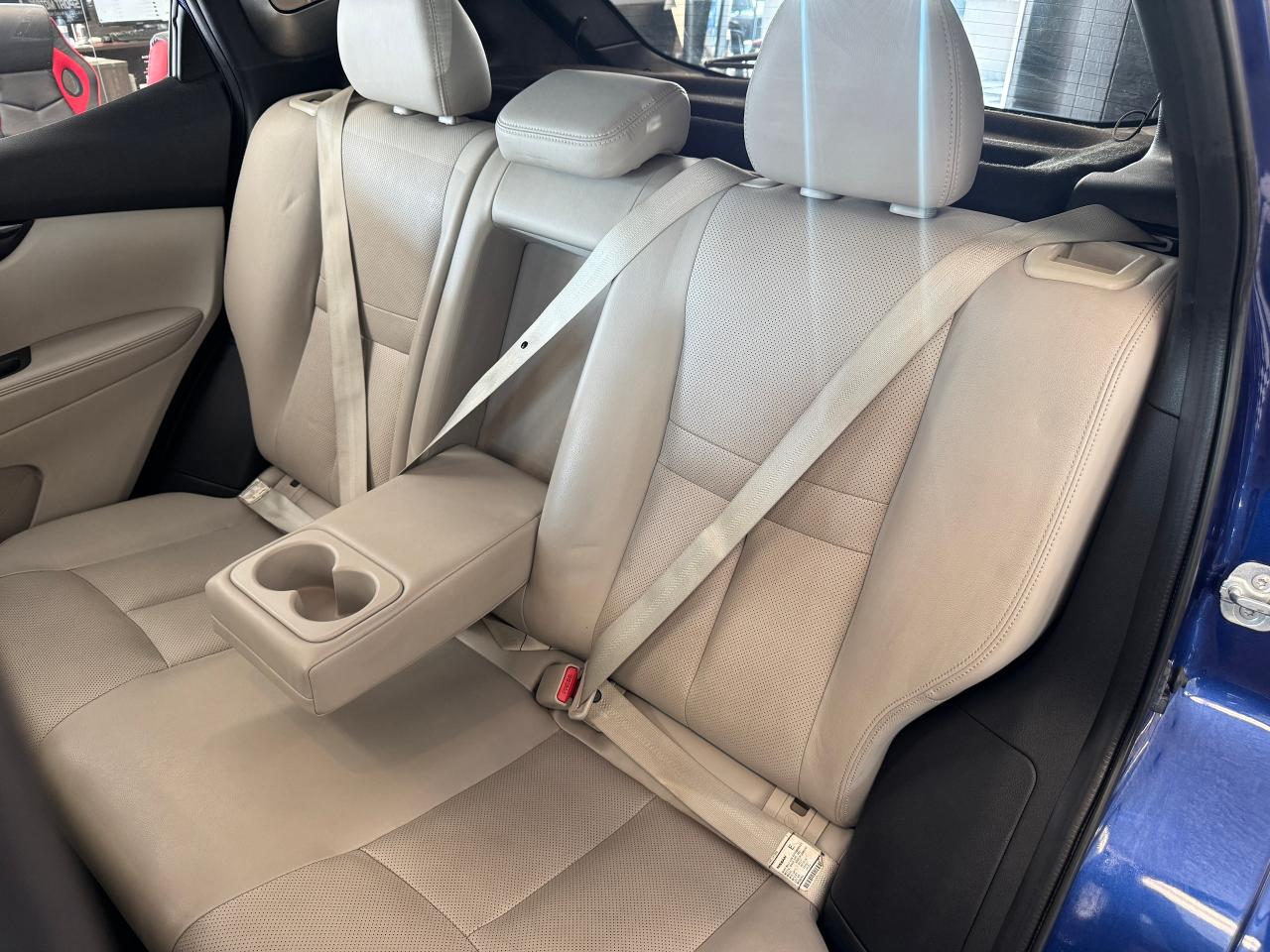 2018 Nissan Qashqai SL+New Tires+Roof+LKA+Adaptive Cruise+CLEAN CARFAX - Photo #29