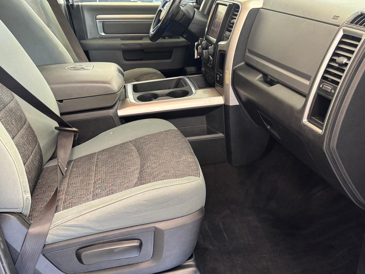 2017 RAM 1500 Big Horn CREW V8 4x4+New Tires+Brakes+CLEAN CARFAX Photo86