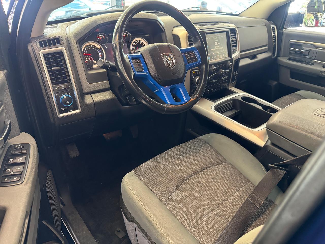 2017 RAM 1500 Big Horn CREW V8 4x4+New Tires+Brakes+CLEAN CARFAX - Photo #22