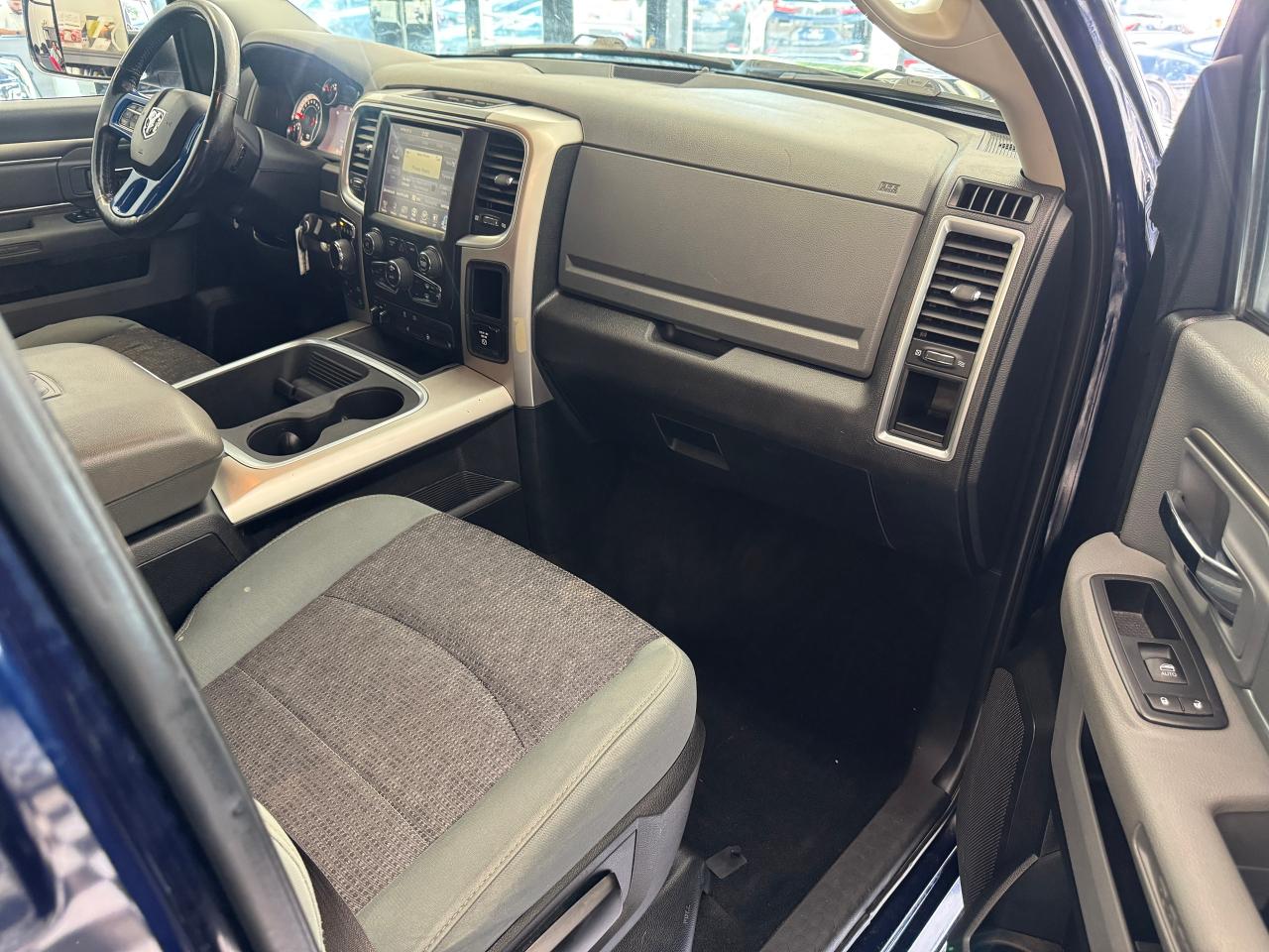 2017 RAM 1500 Big Horn CREW V8 4x4+New Tires+Brakes+CLEAN CARFAX Photo85