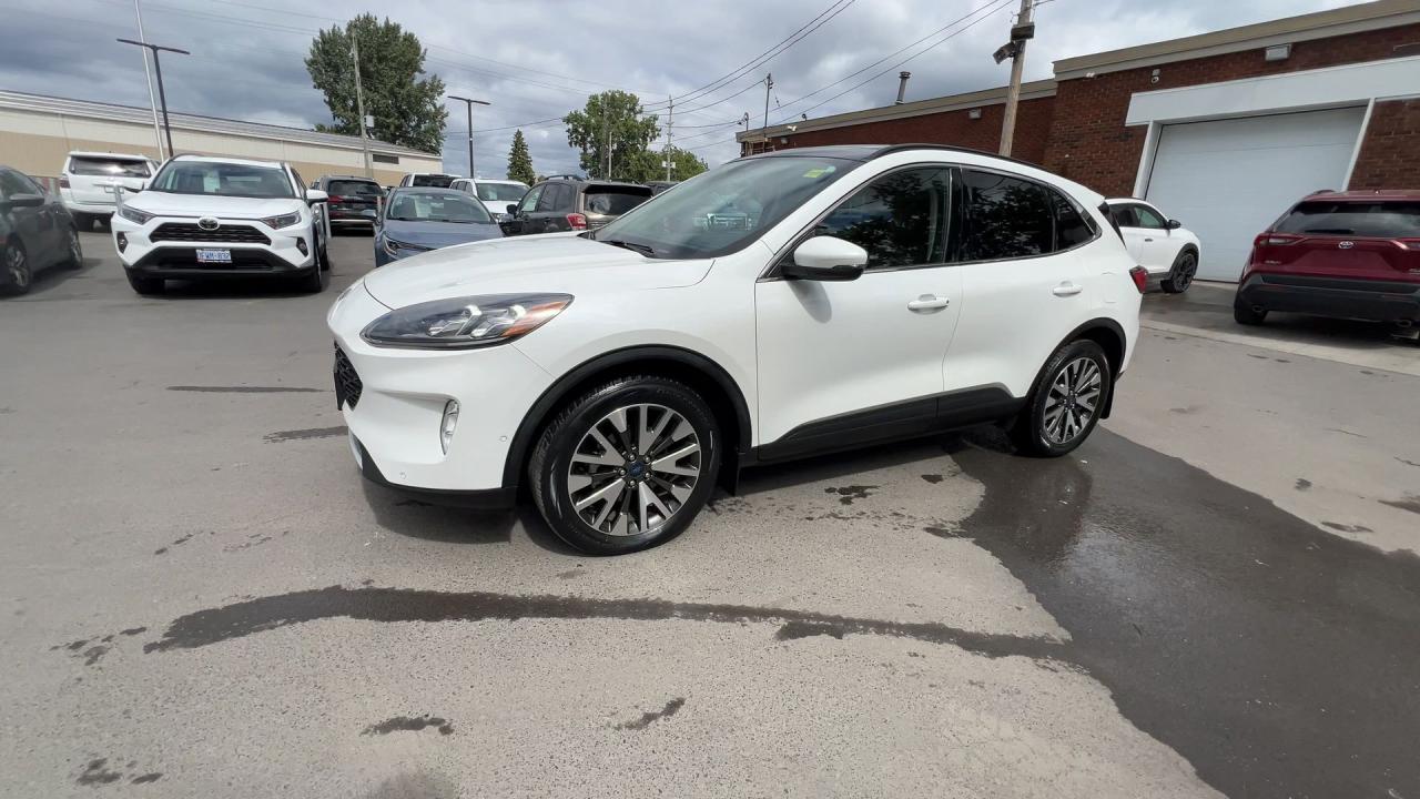 2020 Ford Escape TITANIUM AWD | LOW KMS! | HTD LEATHER | PANO ROOF Photo3
