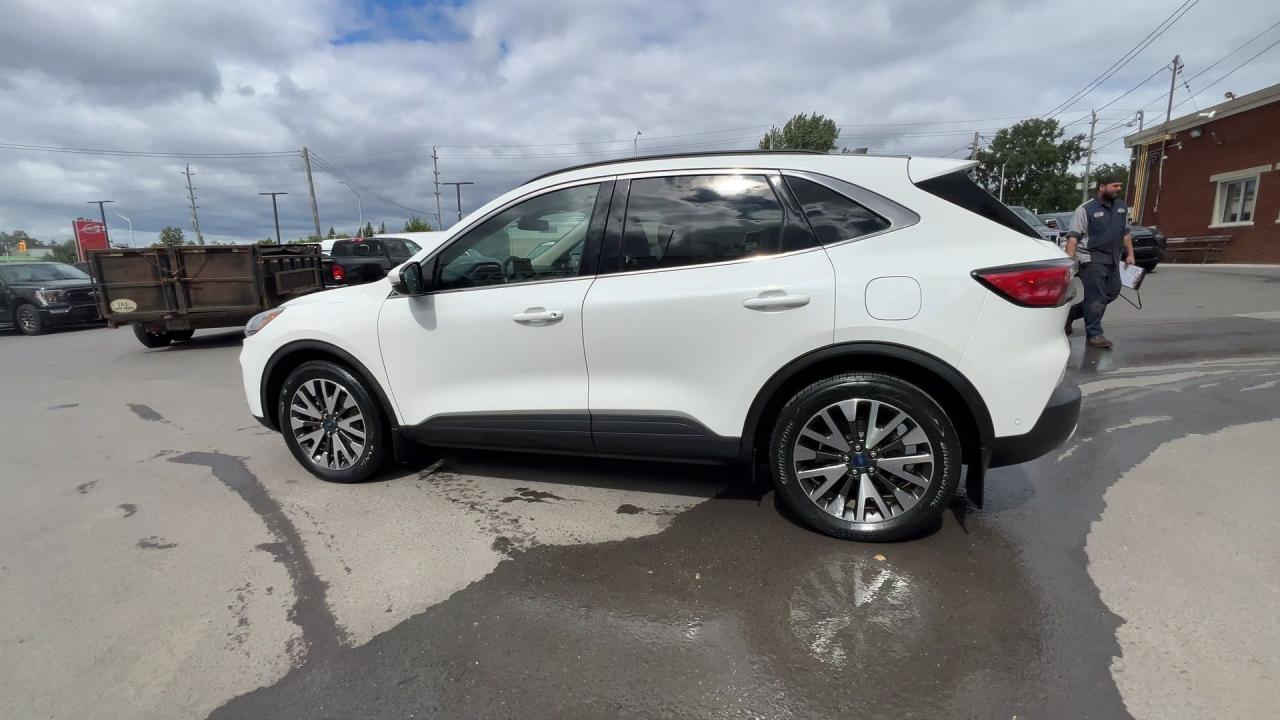 2020 Ford Escape TITANIUM AWD | LOW KMS! | HTD LEATHER | PANO ROOF Photo4
